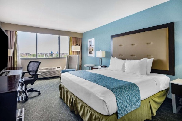 Wyndham Garden Kenosha Harborside image 12