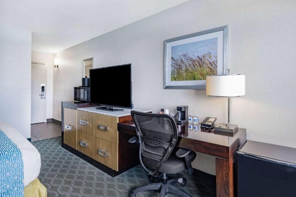 Wyndham Garden Kenosha Harborside image 13